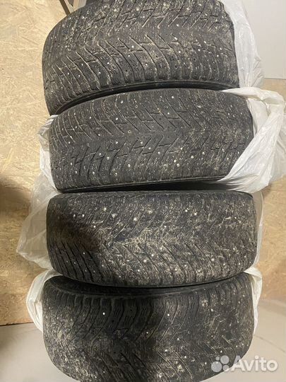 Nokian Tyres Hakkapeliitta 8 215/60 R16 99