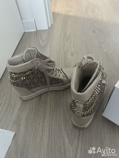 Сникерсы кеды guess