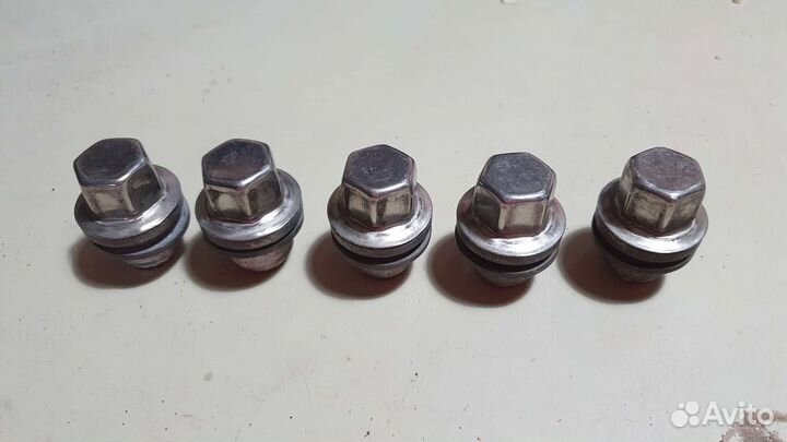 Гайка колеса Toyota Land Cruiser Prado 150