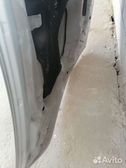 Капот Nissan tiida