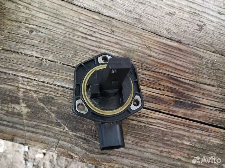 Датчик уровня жидкости масла VAG