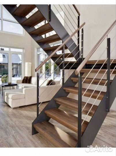 Лестница на металлическом каркасе