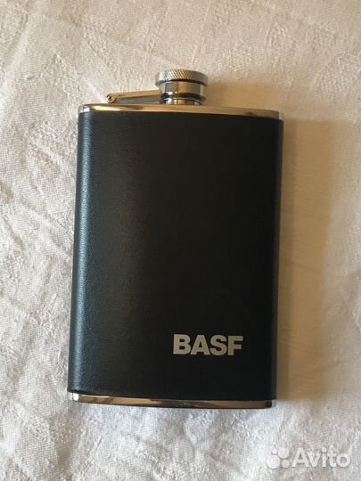 Фляжка в коже basf