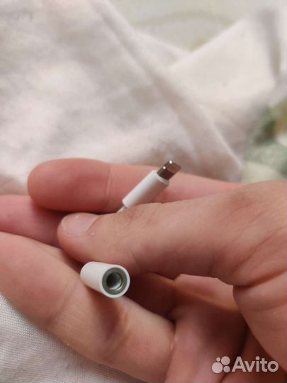 Переходник с iPhone на 3.5 наушники оригинал