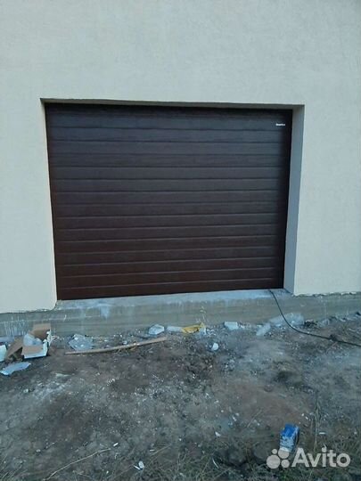 Секционные ворота