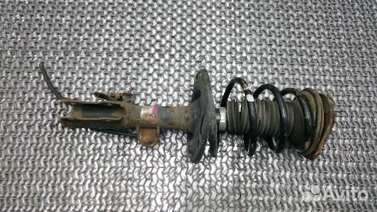 Стойка передняя правая toyota avensis T27 (UBN03N5