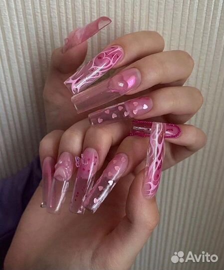 Модель на маникюр с дизайном