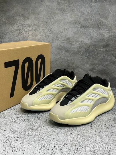 Adidas Yeezy Boost 700v3