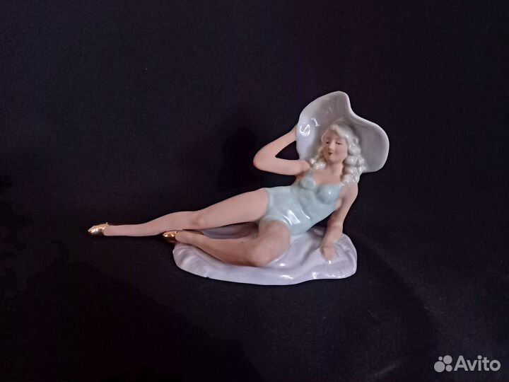 Статуэтка фарфор