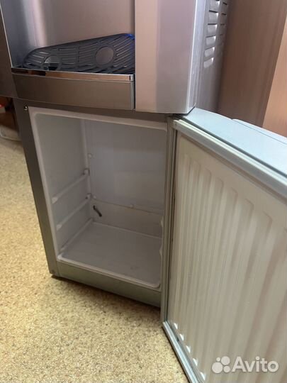 Кулер для воды напольный