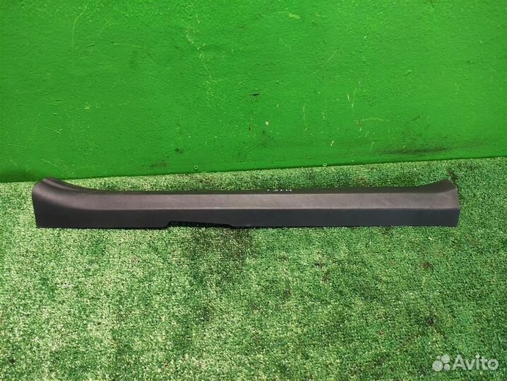 Накладка порога переднего левого внутри Toyota Au