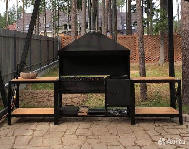 Мангальная зона под крышей