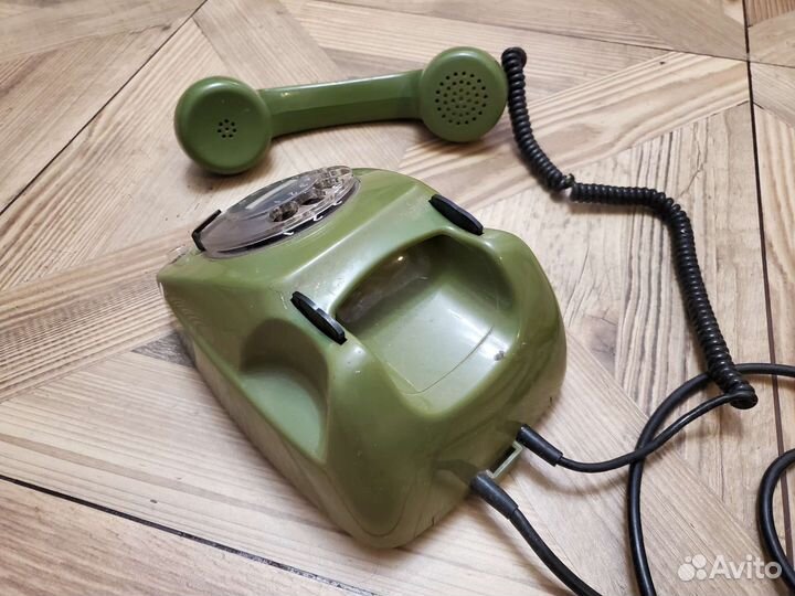 Раритетный старый стационарный телефон