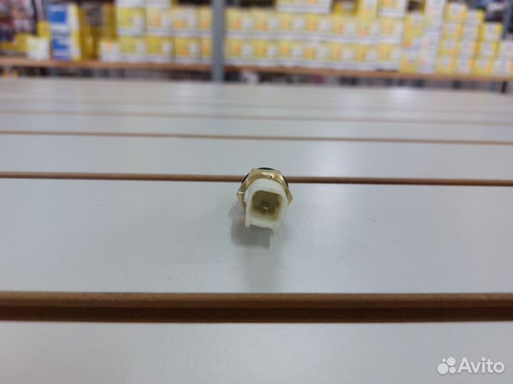 Датчик включения вентилятора Toyota Camry/Corolla