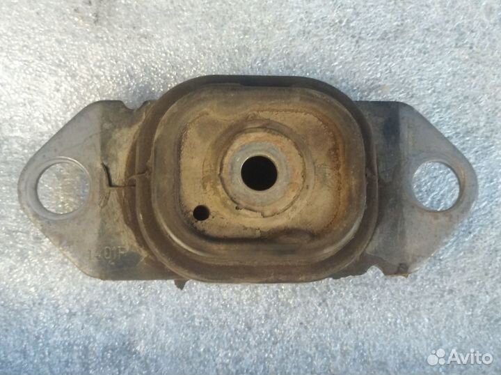 Кронштейн, опора, подушка акп Renault Logan