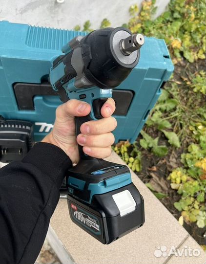 Гайковёрт аккумуляторный Makita 700Нм Магазин