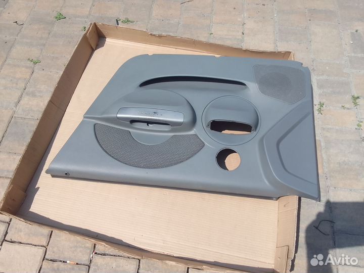 Обшивка передний правой двери Chevrolet Aveo T200