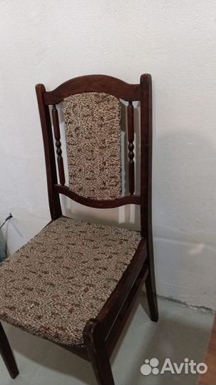 Стул деревянный