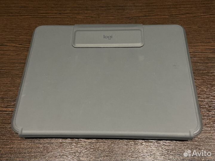 Bluetooth клавиатура Logitech для iPad Air 4