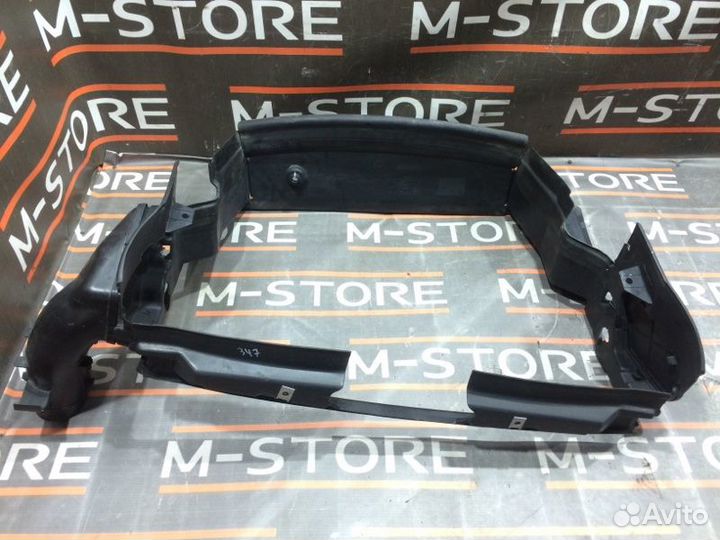 Диффузор радиатора Bmw 5-Series E60 N52B25A 2005