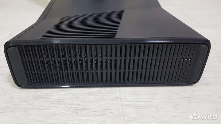 Xbox 360 Slim 250gb. + 12 игр