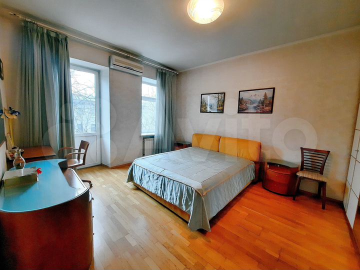 2-к. квартира, 80 м², 4/4 эт.