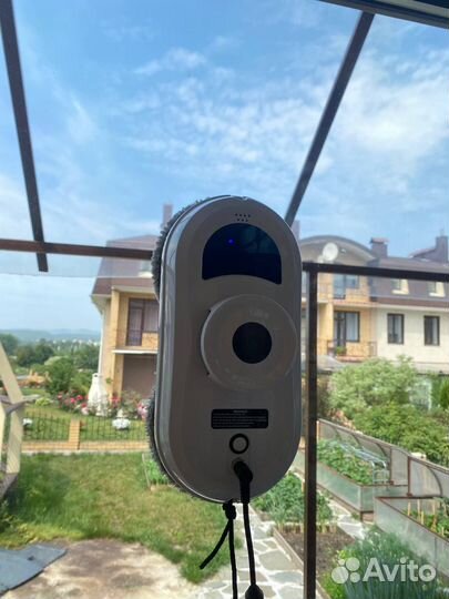 Умный робот мойщик окон