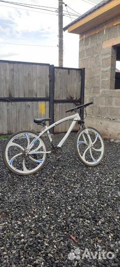 Велосипед на литых дисках BMW
