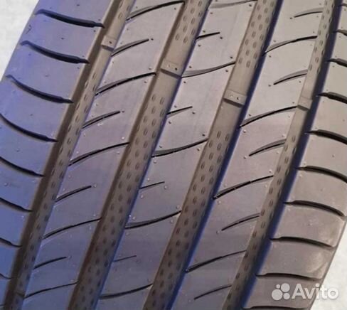 Delinte DS2 215/40 R17 87W