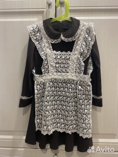 Платье школьное с белым и черным фартуком