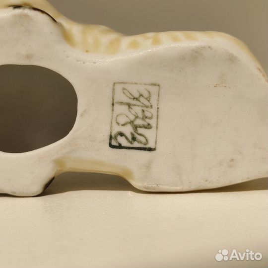 Корейская фарфоровая статуэтка «Щеночек»