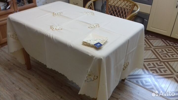 Новый набор скатерть с 12 салфетками (Турция)