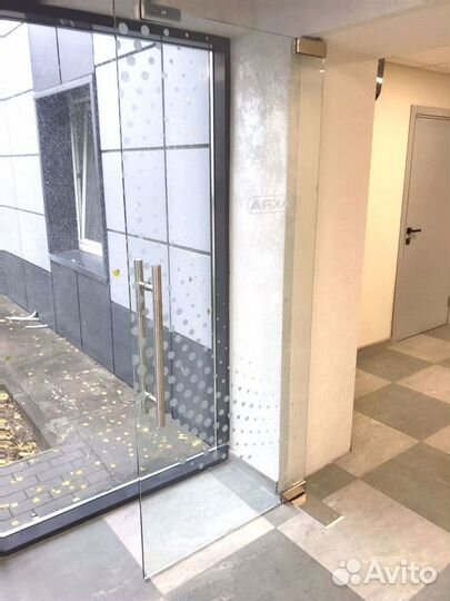 Стеклянная дверь по индивидуальным размерам