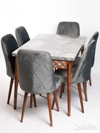 Стол деревянный и стулья мягкие 6 шт