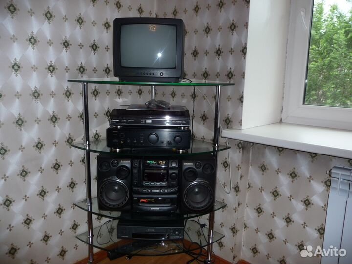 Тумба угловая под аудиотехнику