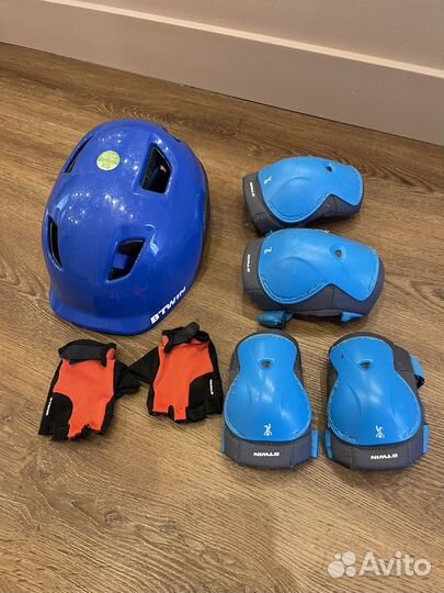 Шлем, наколенники, налокотники, перчатки