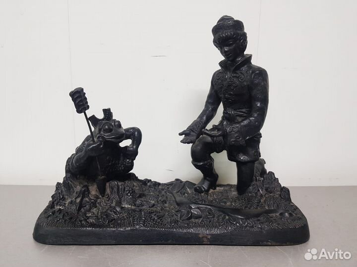 Статуэтка чугун 