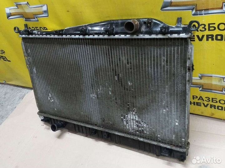 Радиатор двигателя Шевроле Эпика