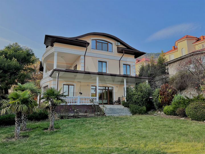 Дом 501,8 м² на участке 10 сот.