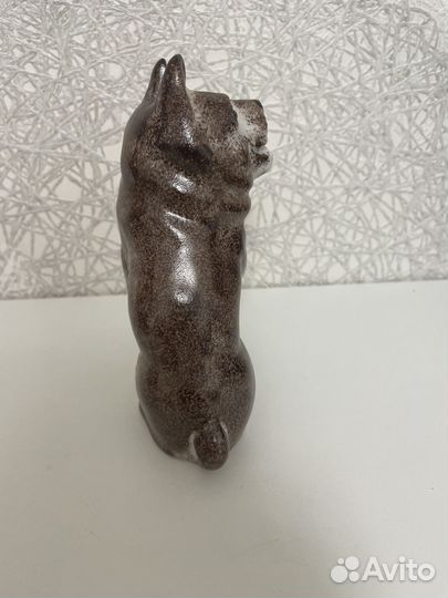 Фарфоровая статуэтка Бульдог с мячом Дулево