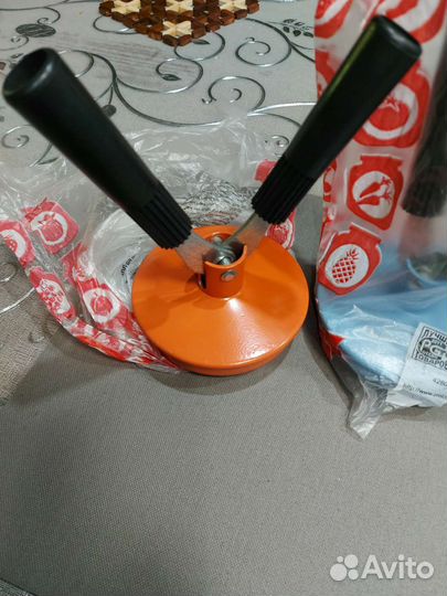 Закаточная машинка для жестяных банок