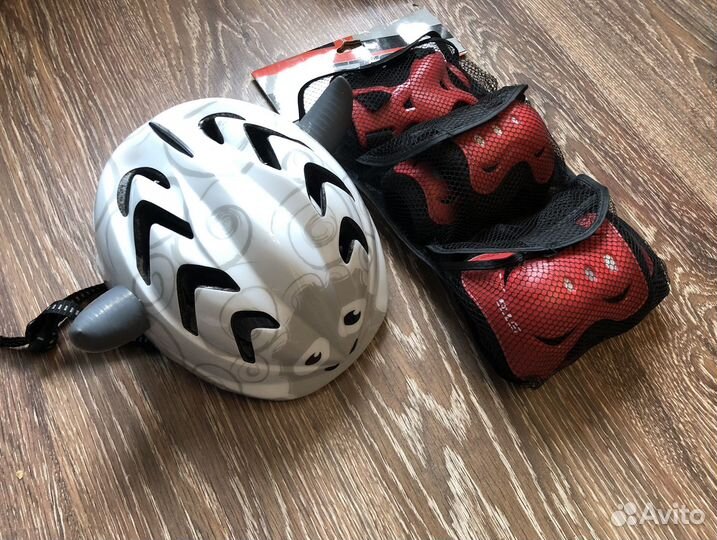 Шлем детский и защитный комплект для велосипеда