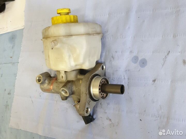 Главный тормозной цилиндр Audi A4