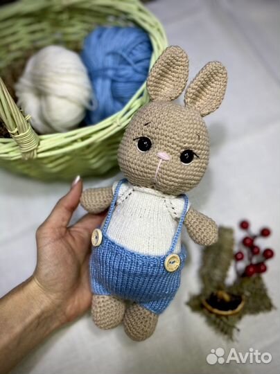 Вязаные игрушки зайка