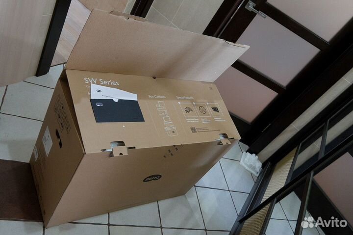 Benq SW 320 - коробка c принадлежностями к SW / PV