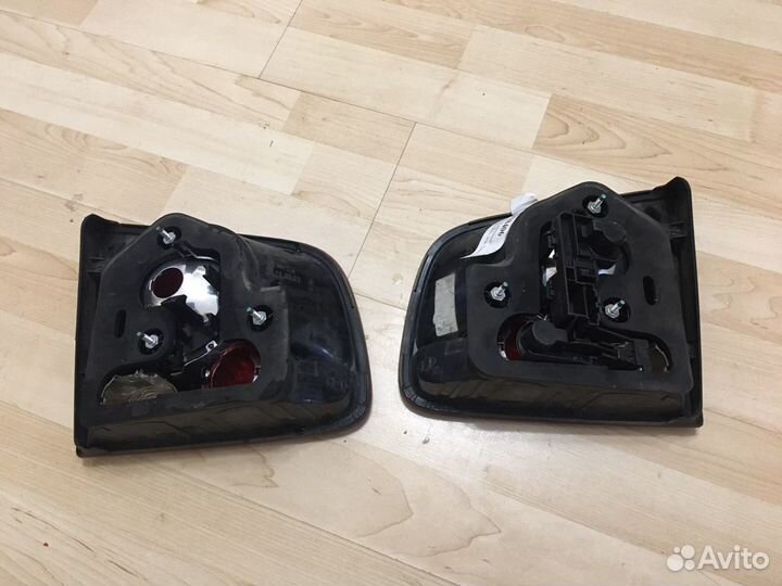 Фонарь задний левый Volkswagen Touareg 08