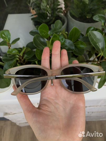 Солнечные очки женские