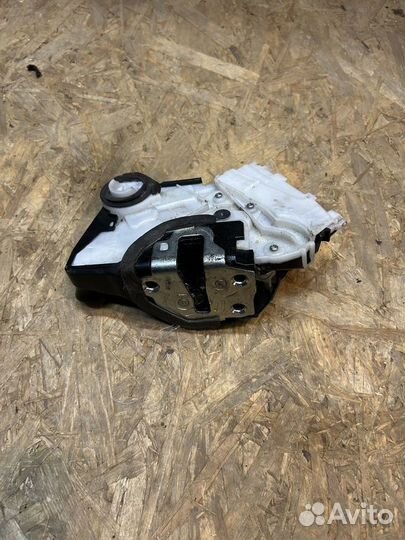 Замок передней левой двери Honda Pilot 3