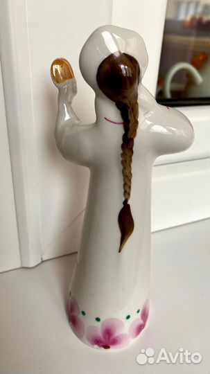 Статуэтка Фарфоровая отцово подаренье