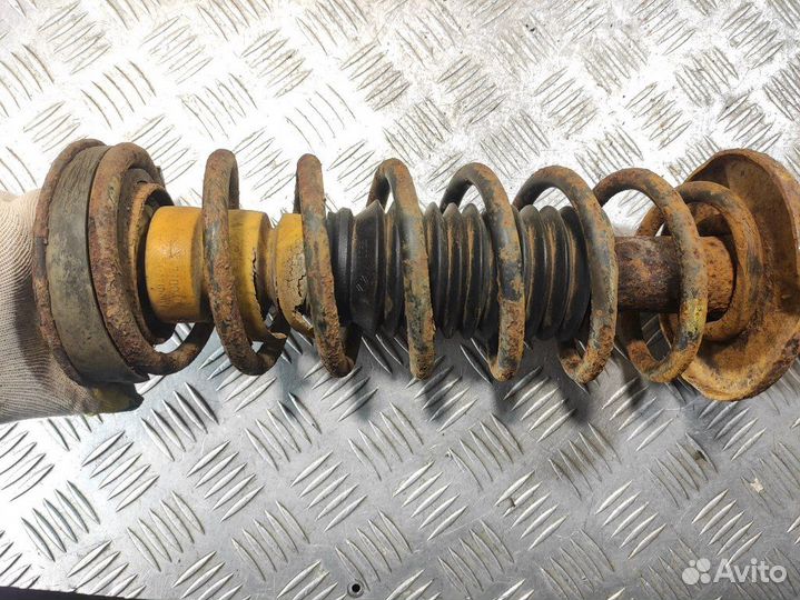 Пружина задняя Volkswagen Vento 1991 1997